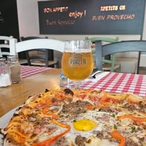Pizza et bière chez Fredo
